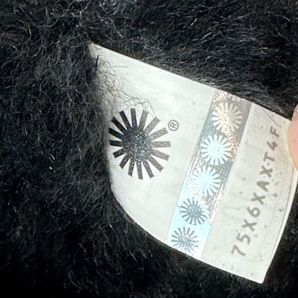 UGG Women’s Classic Short II Size 8 - Picture 11 of 12